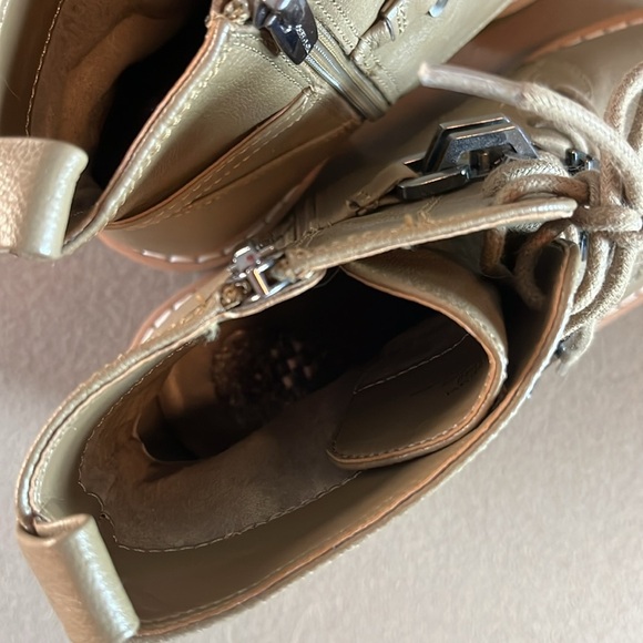 Vince Camuto NWOB Keltana Leather
Combat Boot - Size 9 - Picture 4 of 10